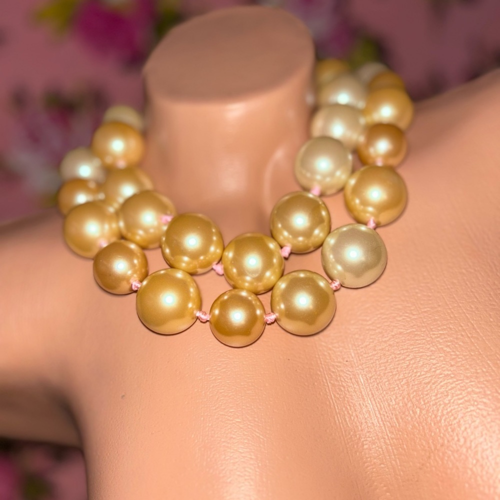 Betsey Johnson Pearl necklace Extra large Betty glistened costume jewelry rare - Picture 2 of 6